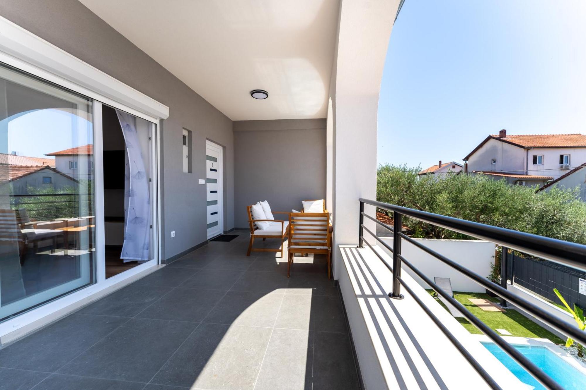 Bernie Apartments With A Pool Задар Екстериор снимка