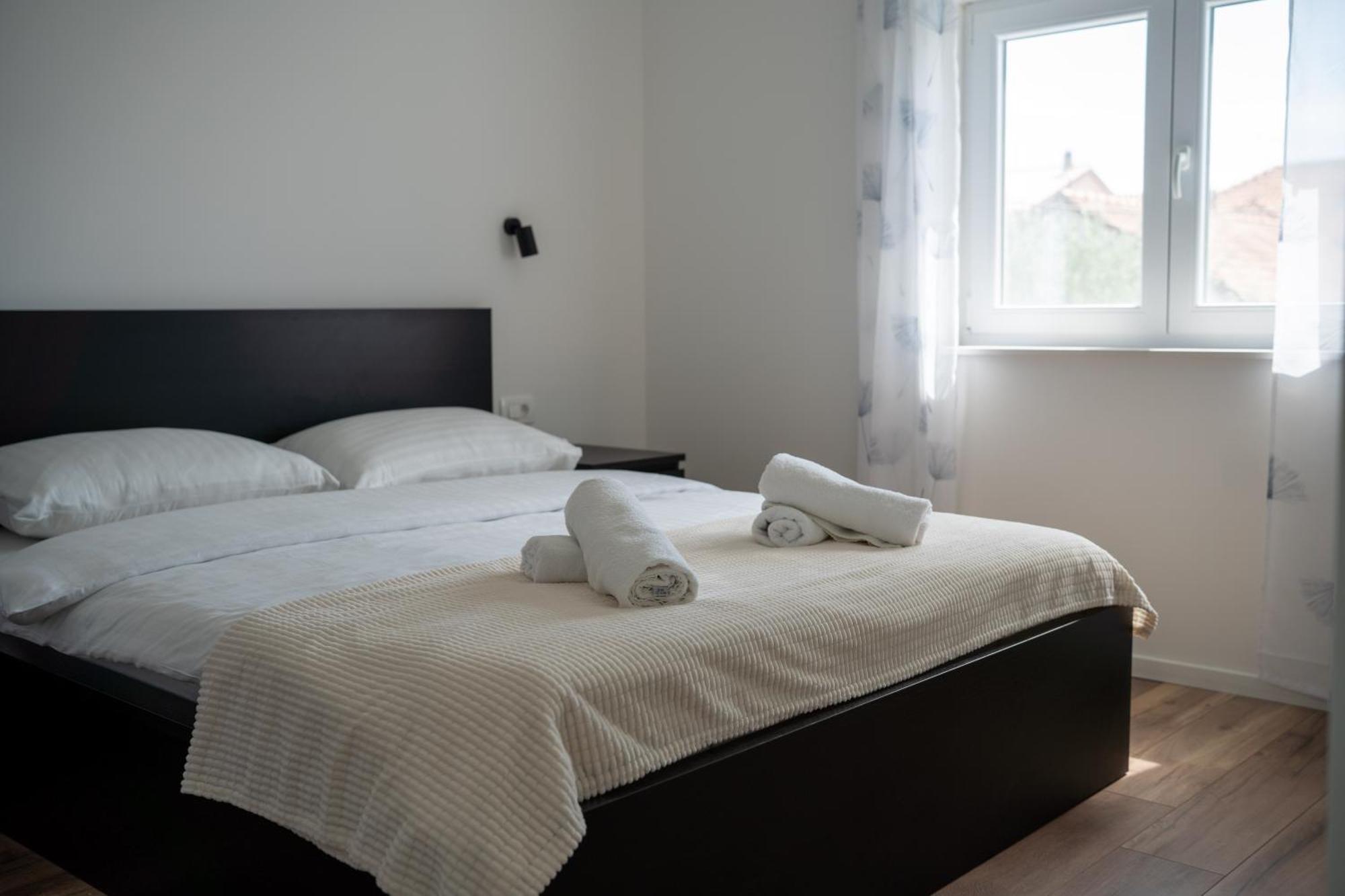 Bernie Apartments With A Pool Задар Екстериор снимка