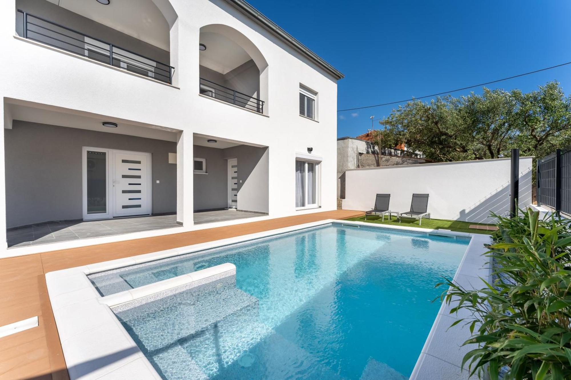 Bernie Apartments With A Pool Задар Екстериор снимка