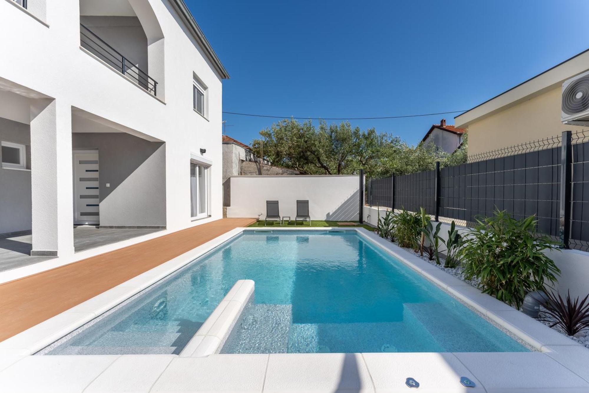 Bernie Apartments With A Pool Задар Екстериор снимка