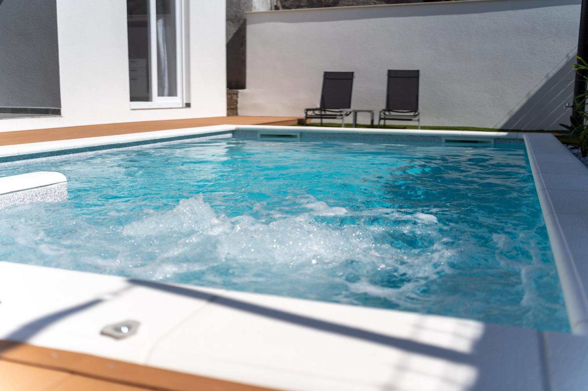 Bernie Apartments With A Pool Задар Екстериор снимка