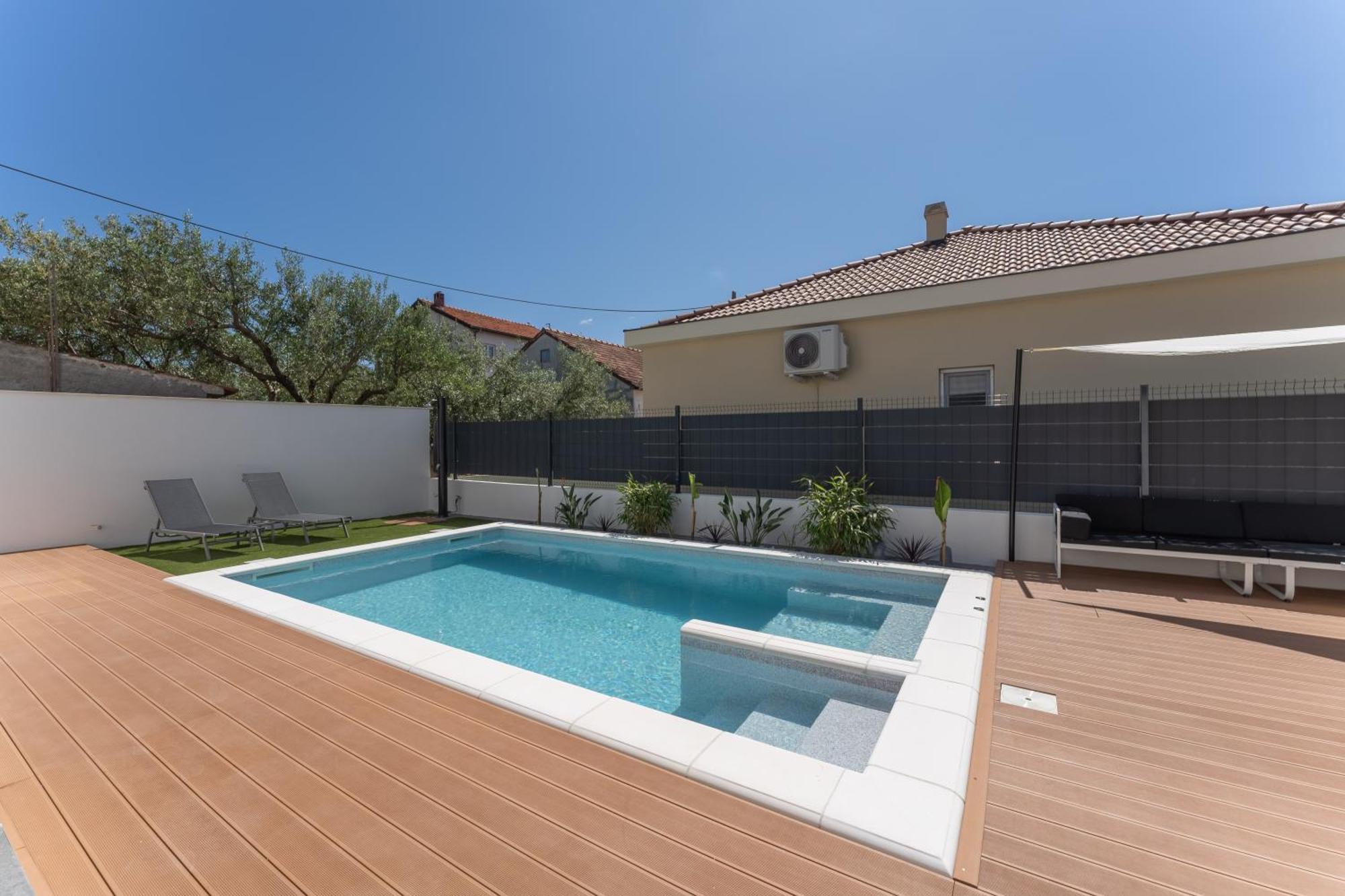 Bernie Apartments With A Pool Задар Екстериор снимка