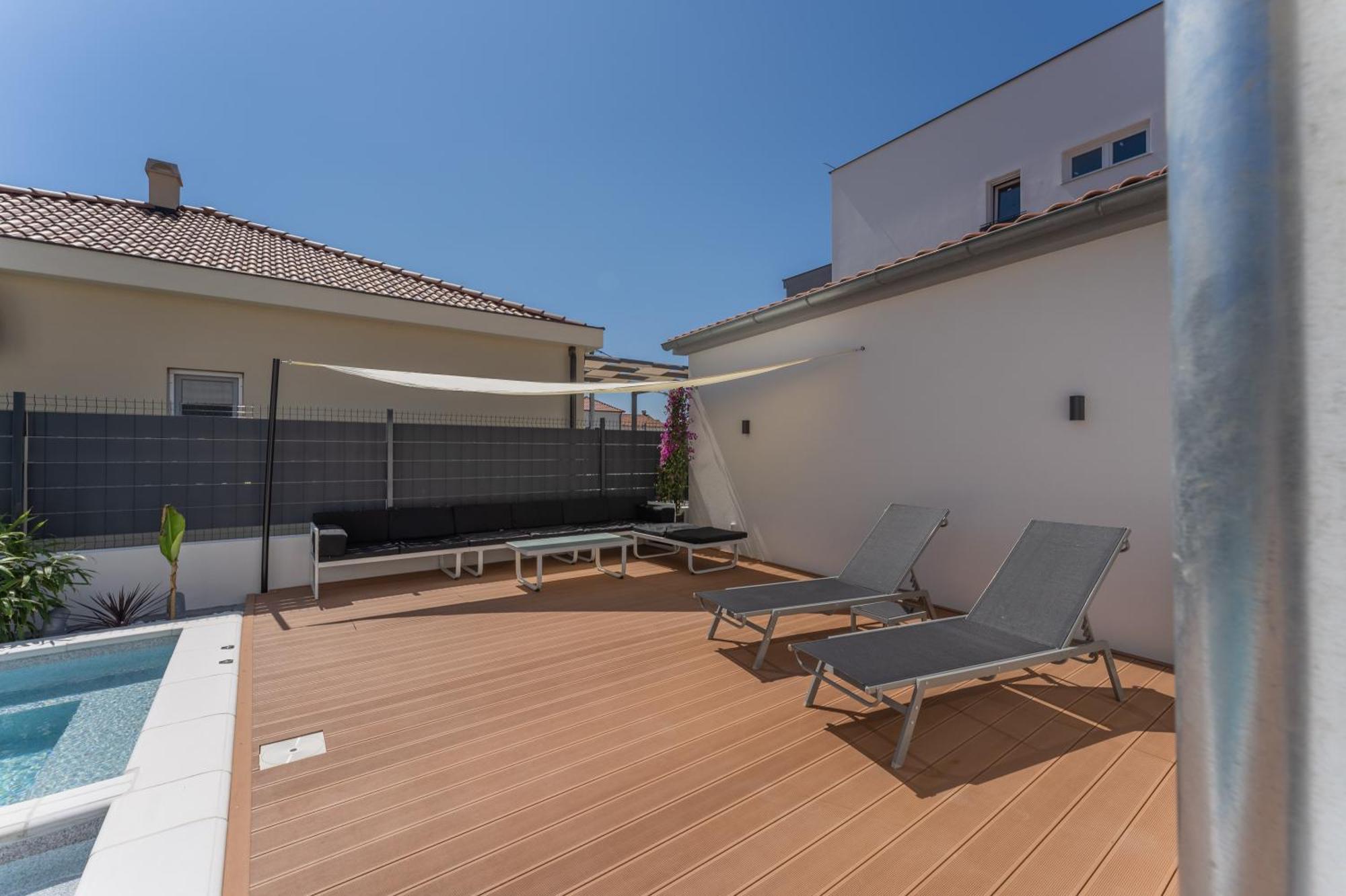 Bernie Apartments With A Pool Задар Екстериор снимка