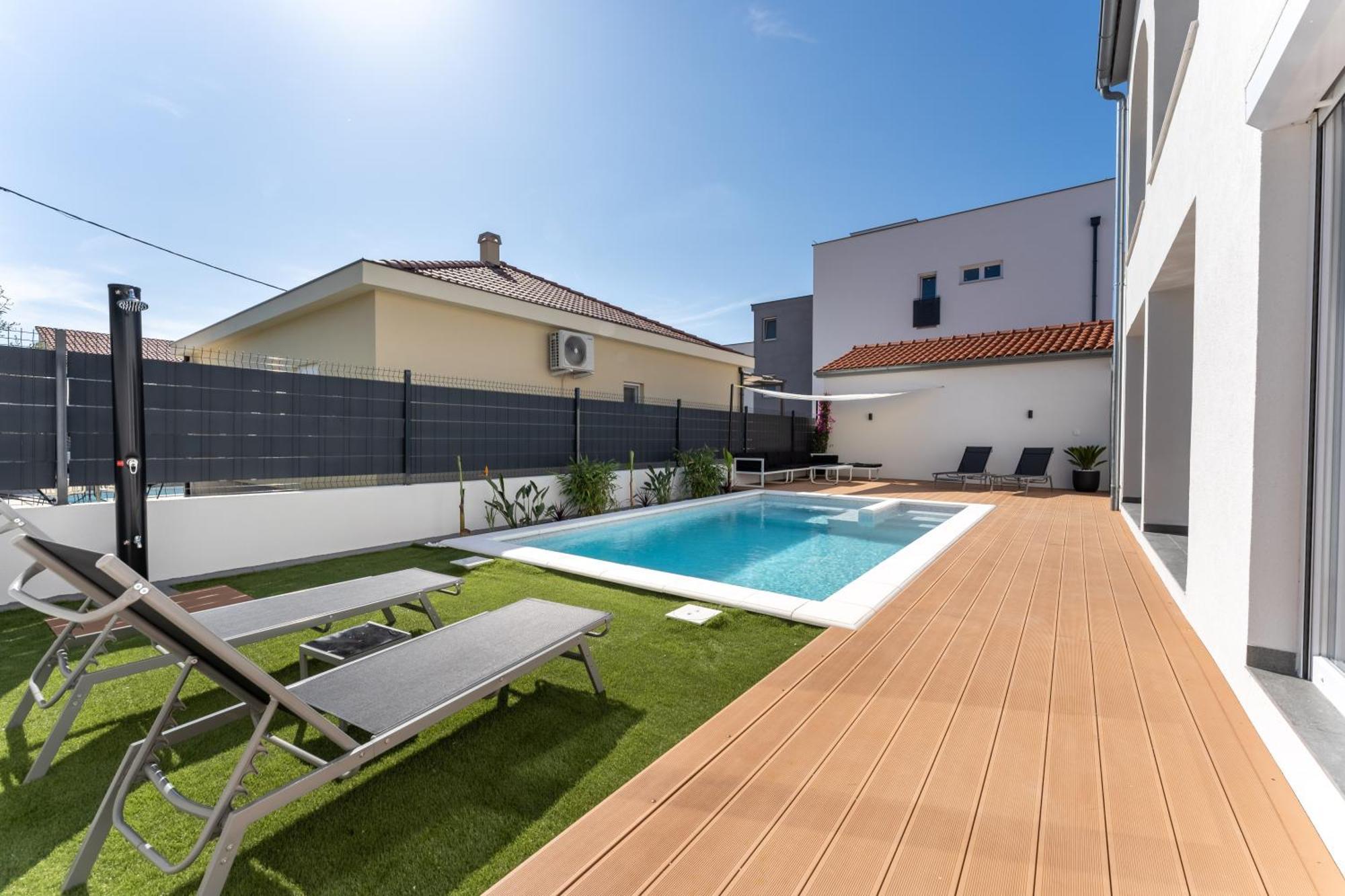 Bernie Apartments With A Pool Задар Екстериор снимка